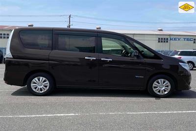 2015 Nissan Serena - Thumbnail