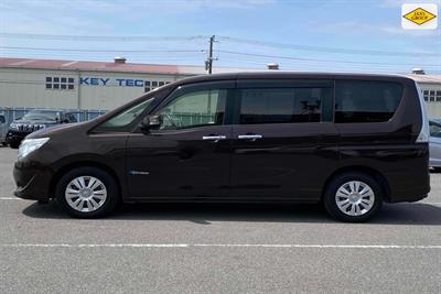 2015 Nissan Serena - Thumbnail
