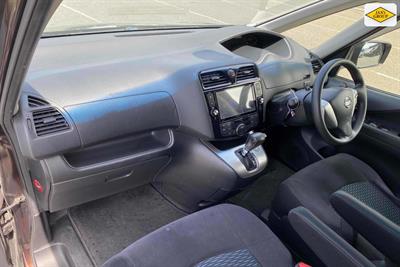2015 Nissan Serena - Thumbnail
