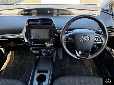 2019 Toyota Prius - Thumbnail
