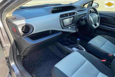 2013 Toyota Aqua - Thumbnail