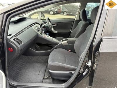 2014 Toyota Prius - Thumbnail