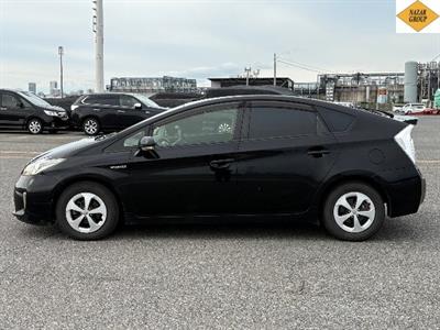 2014 Toyota Prius - Thumbnail