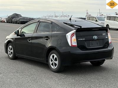 2014 Toyota Prius - Thumbnail
