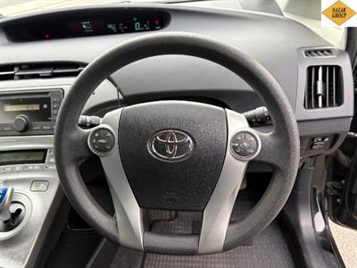 2014 Toyota Prius - Thumbnail