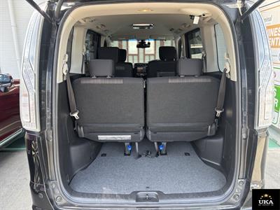 2016 Nissan Serena - Thumbnail