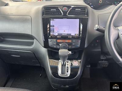 2016 Nissan Serena - Thumbnail
