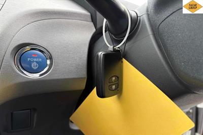 2015 Toyota Prius - Thumbnail