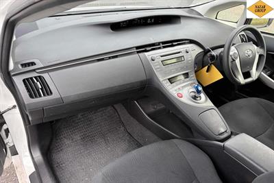 2015 Toyota Prius - Thumbnail