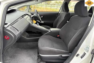 2015 Toyota Prius - Thumbnail