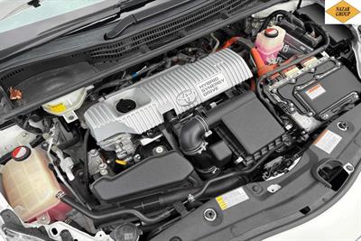 2015 Toyota Prius - Thumbnail