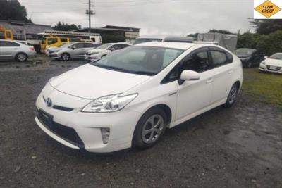 2015 Toyota Prius - Thumbnail