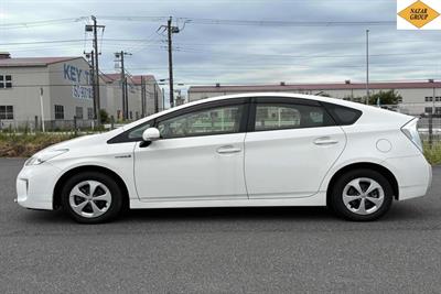 2015 Toyota Prius - Thumbnail