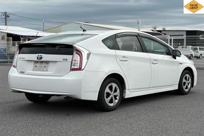 2015 Toyota Prius - Thumbnail