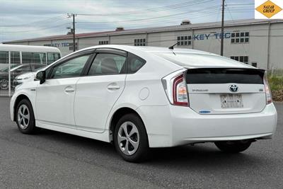 2015 Toyota Prius - Thumbnail
