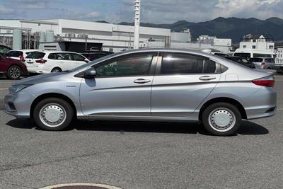 2020 Honda Grace - Thumbnail