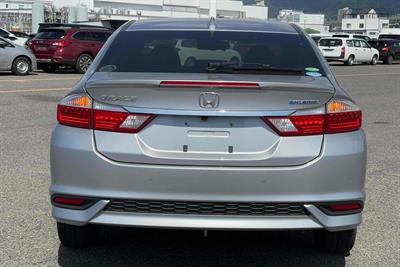 2020 Honda Grace - Thumbnail