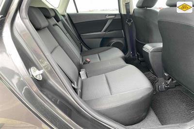 2012 Mazda Axela - Thumbnail