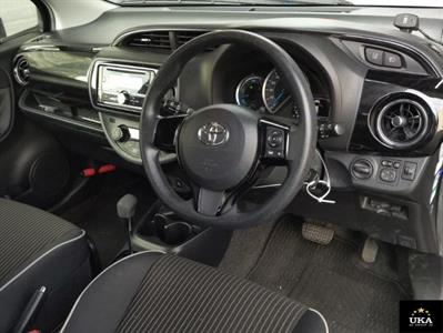 2017 Toyota Vitz - Thumbnail