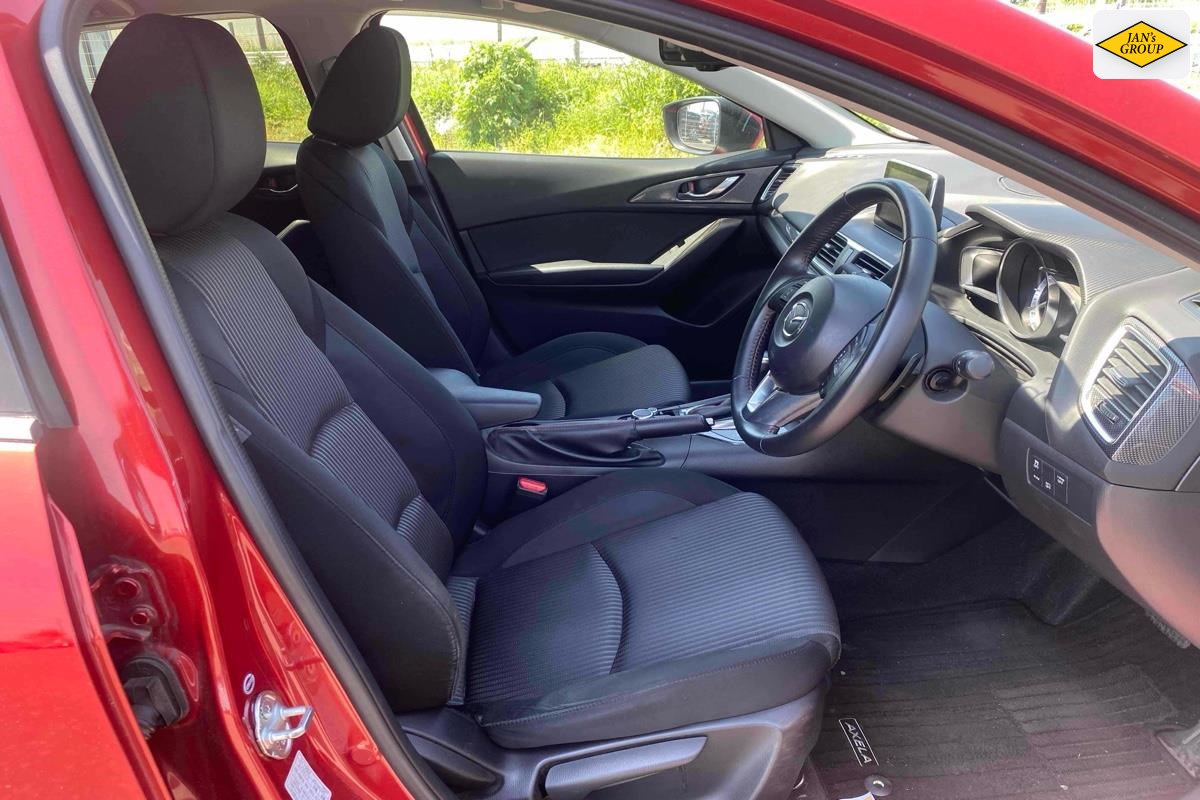 2015 Mazda Axela
