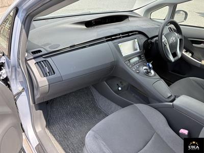 2012 Toyota Prius - Thumbnail