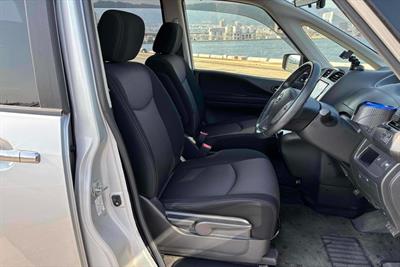 2013 Nissan Serena - Thumbnail