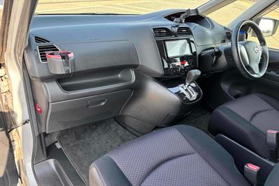 2013 Nissan Serena - Thumbnail