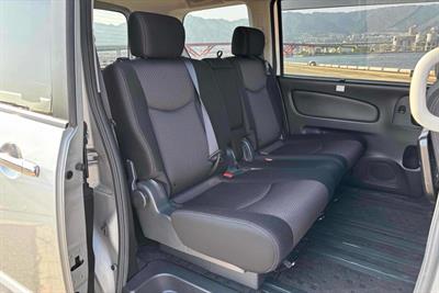 2013 Nissan Serena - Thumbnail