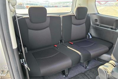 2013 Nissan Serena - Thumbnail