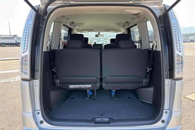 2013 Nissan Serena - Thumbnail