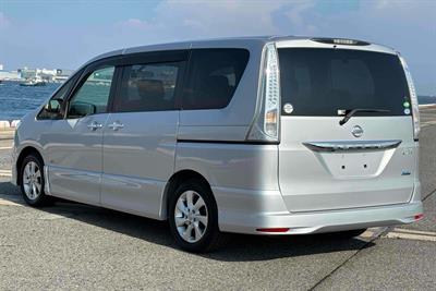 2013 Nissan Serena - Thumbnail