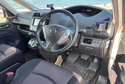2013 Nissan Serena - Thumbnail