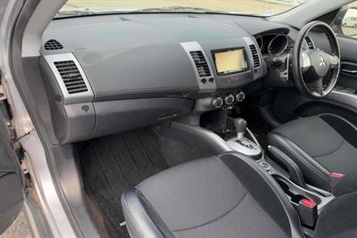 2012 Mitsubishi Outlander - Thumbnail