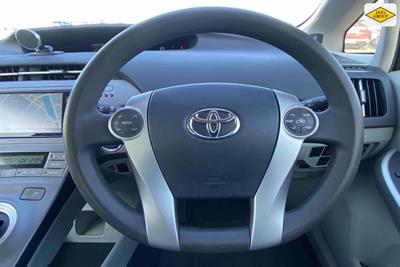 2014 Toyota Prius - Thumbnail