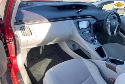 2014 Toyota Prius - Thumbnail