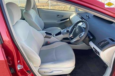 2014 Toyota Prius - Thumbnail
