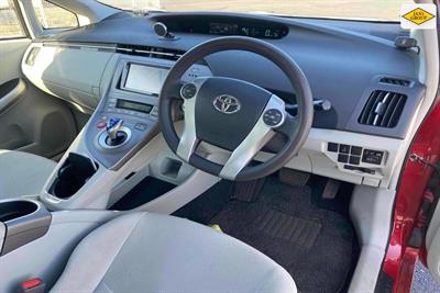 2014 Toyota Prius - Thumbnail