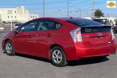 2014 Toyota Prius - Thumbnail