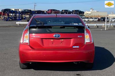 2014 Toyota Prius - Thumbnail