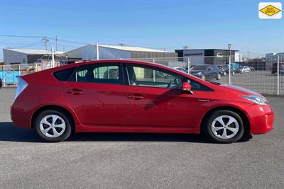 2014 Toyota Prius - Thumbnail