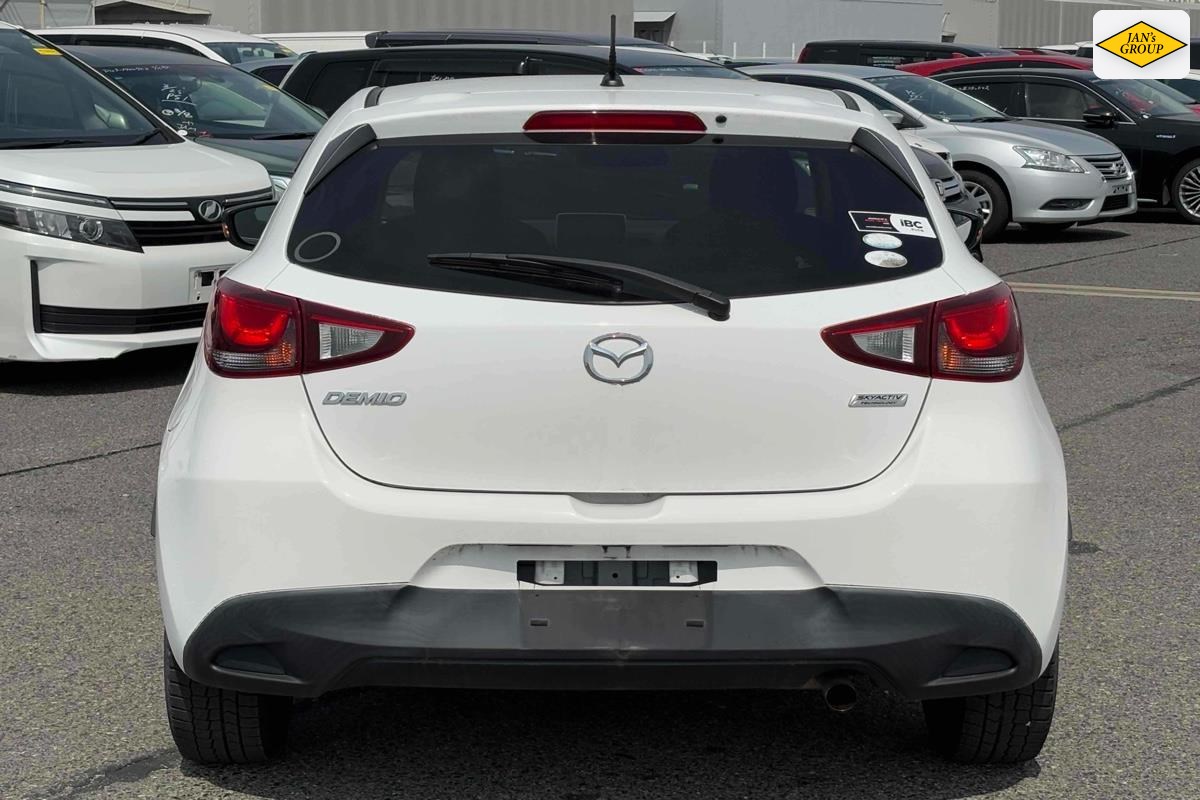 2016 Mazda Demio