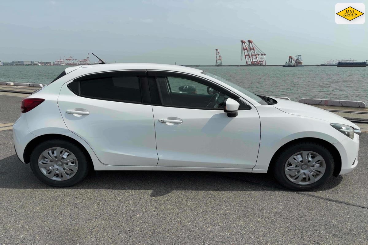 2016 Mazda Demio