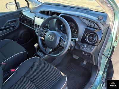 2017 Toyota Vitz - Thumbnail