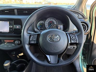 2017 Toyota Vitz - Thumbnail