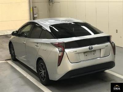 2016 Toyota Prius - Thumbnail