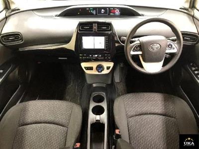2016 Toyota Prius - Thumbnail