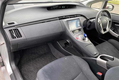 2014 Toyota Prius - Thumbnail
