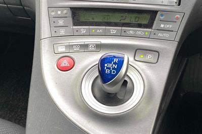 2014 Toyota Prius - Thumbnail