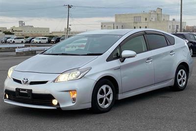 2014 Toyota Prius - Thumbnail