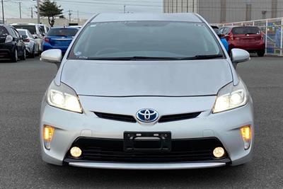 2014 Toyota Prius - Thumbnail